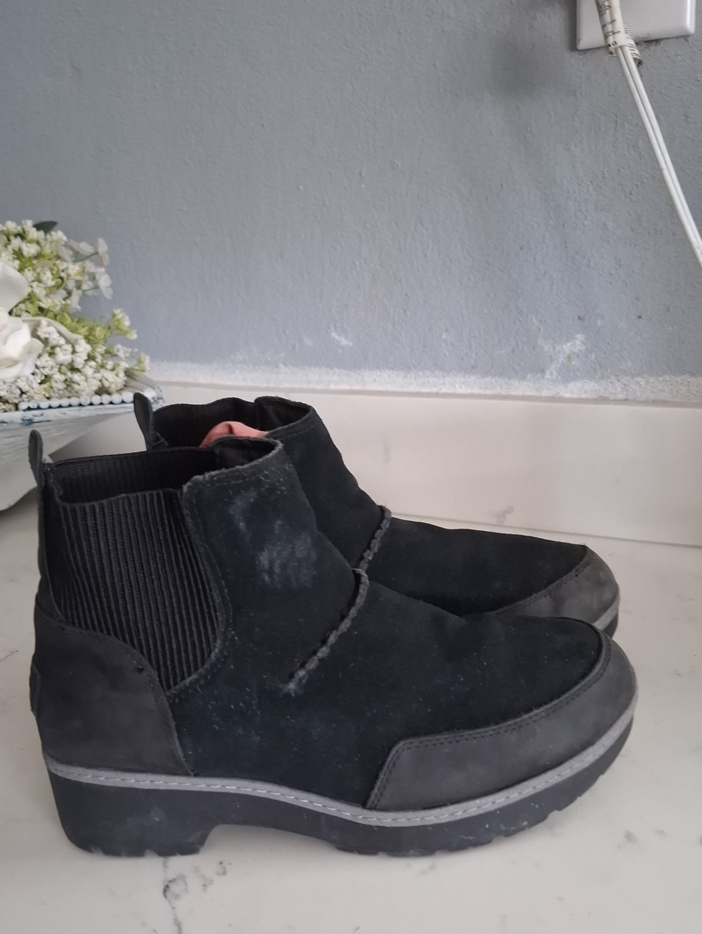 UGG Black Winter Suede Chelsea Wonens Boots